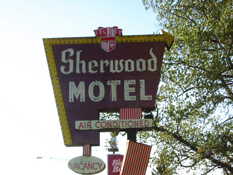 Sherwood Motel - May 2002 Sign (newer photo)